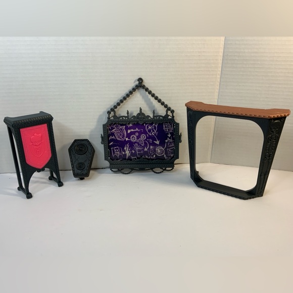monster high Other - Lot of 4 monster high Deadluxe high school PlaySet replacement parts